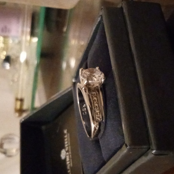 Gorgeous Diamond ring. - Picture 3 of 9